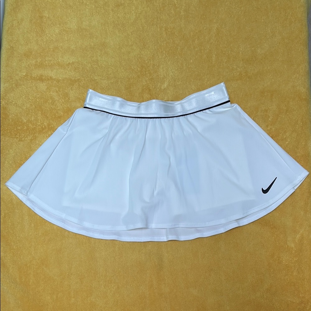 Nike White Circle Skirt/Skorts